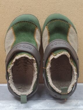 Crocs Dawson Grean & Brown Suede Fleece Lined Clogs Size C 12